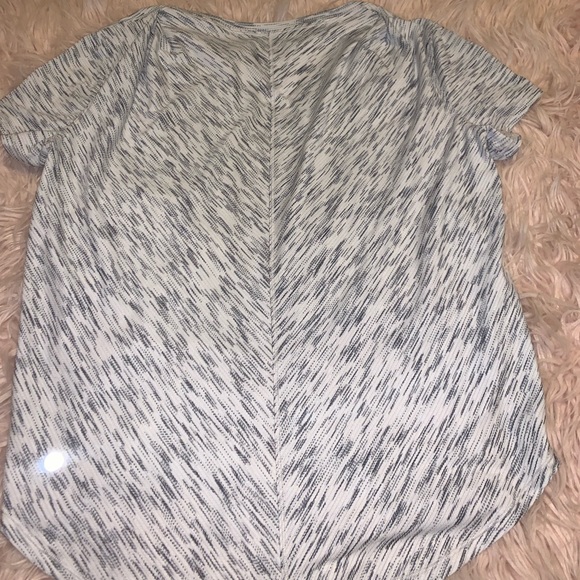 Lululemon Women’s Shirt - Picture 2 of 5
